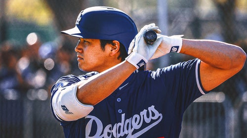 LOS ANGELES DODGERS Trending Image: Shohei Ohtani homers in first live BP, continues tracking toward Opening Day